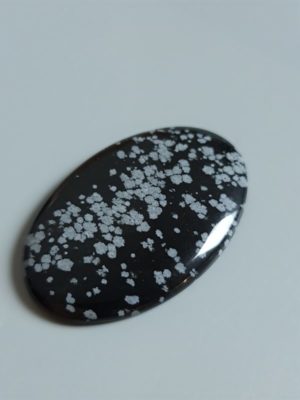 Cabochon d'obsidienne flocon de neige