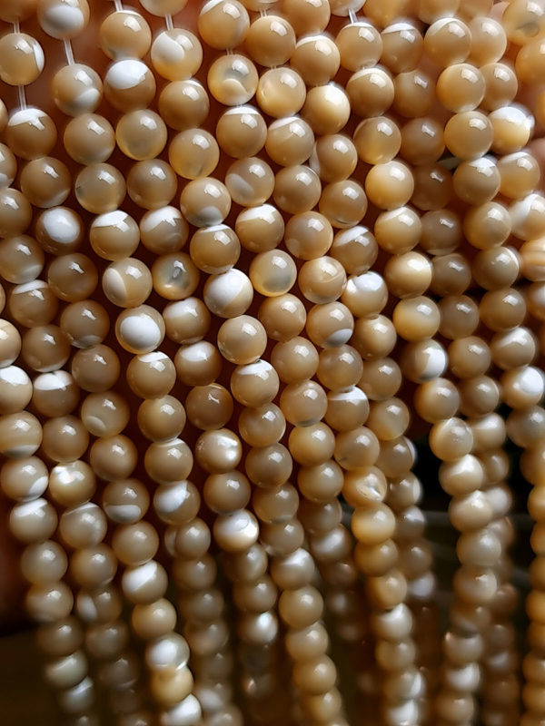 Perles nacre marron 6mm, fil 40cm