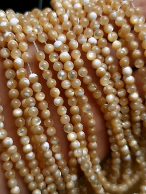 Perles nacre marron 4mm, fil 40cm