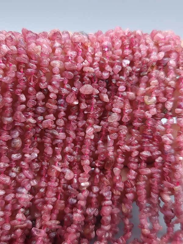 Perles mini chips tourmaline rose 4mm