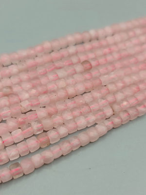 Perles facettés carré quartz rose 4mm