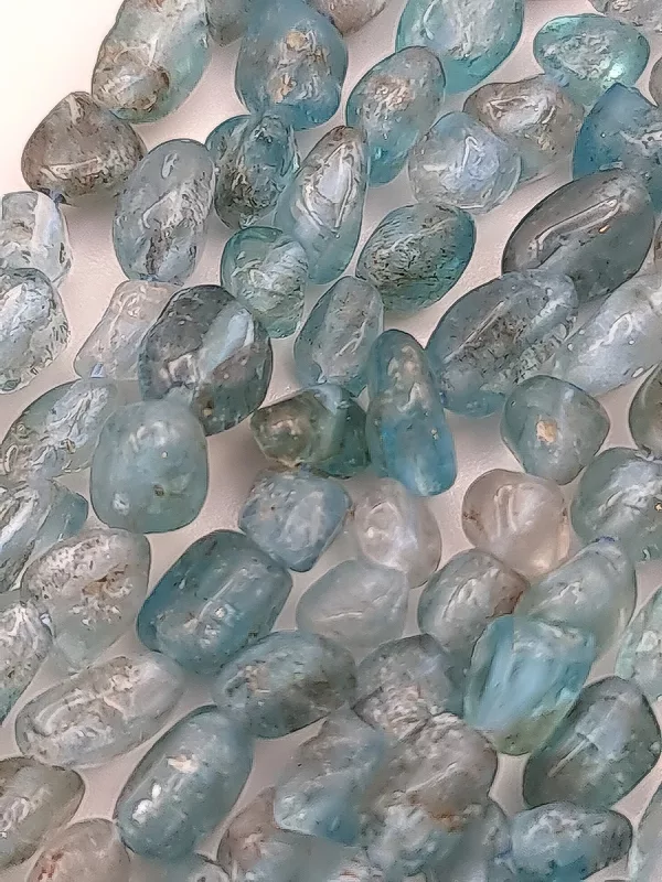 perles apatite claire nuggets 6 - 8mm