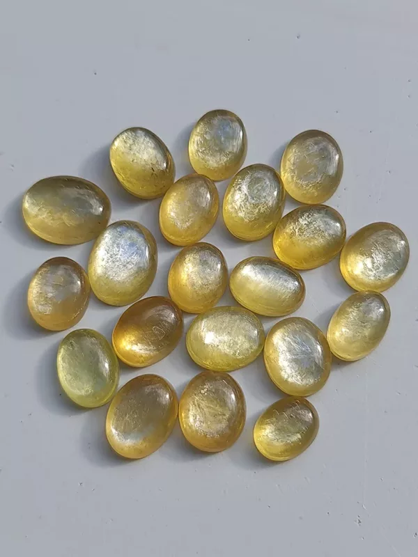 cabochon lepidolite micca jaune