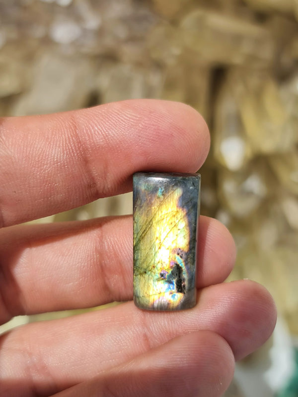 Petit cabochon de Labradorite jaune