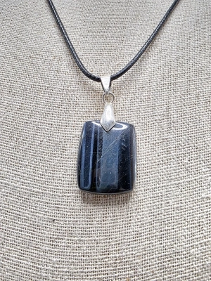 Pendentif calme et intuition oeil de faucon