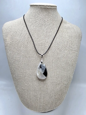 Pendentif intuition et communication péristérite