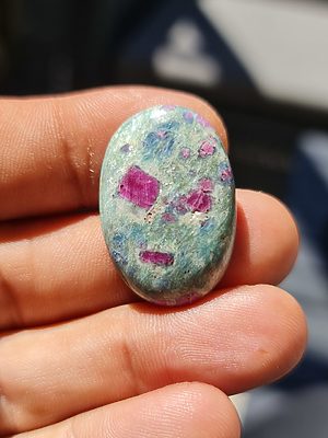 Cabochon de collection "rubis sur fuschite"
